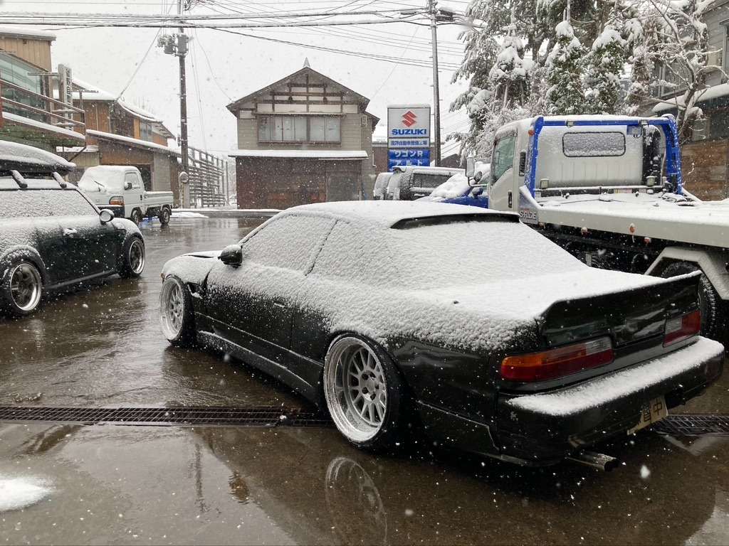 新潟も雪が降ってますね〜♪ 今日は寒いです!!
